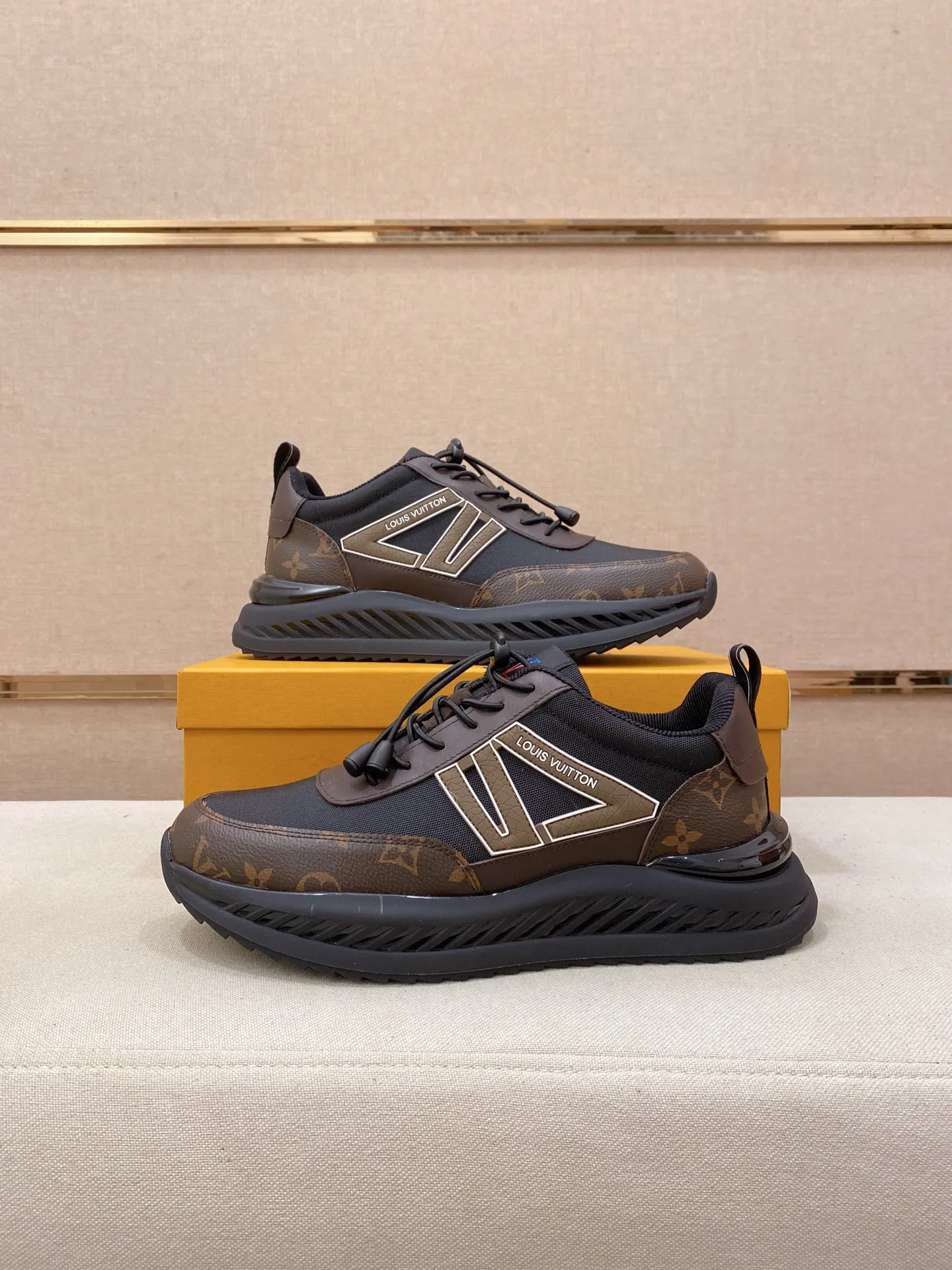 Factory price: 462💰🎉🎉LV~Louis Vuitton trendy men's shoes, new shipments, latest matching, the same style as the official website, super high quality, hot sales of the season [strong][strong][strong]Selected first-layer cowhide, comfortable cowhide lining, original last, comfortable on the feet, wear-resistant rubber outsole, size: 38-44.